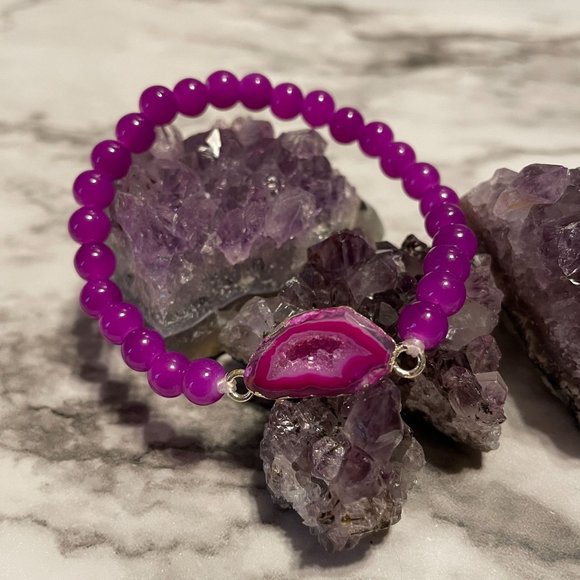 Handmade Druzy Agate Slice Stretch Bracelet Magenta Dyed Agate - Picture 3 of 6